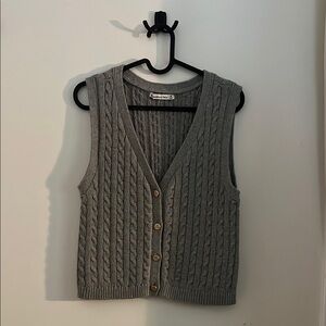 Abercrombie & Fitch Gray Cable Knit V-Neck Sweater Vest